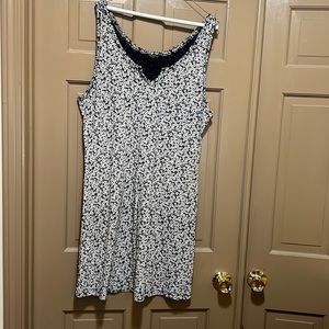 Casual dress   Mini black and white flowers  laundered once    Never worn
